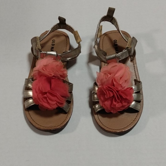 Old Navy Other - Girls Old Navy flower velcro strap sandal size 10